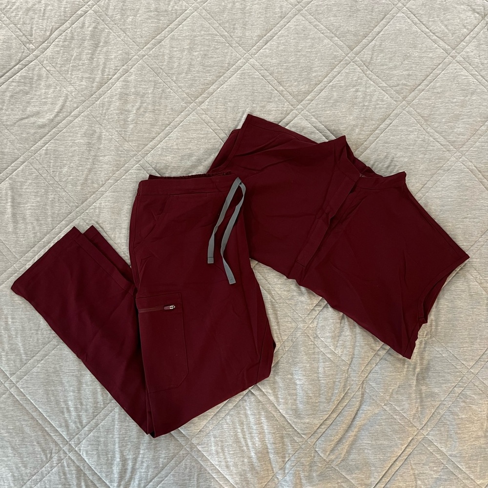 Figs Burgundy Scrub Set with Gray Drawstring